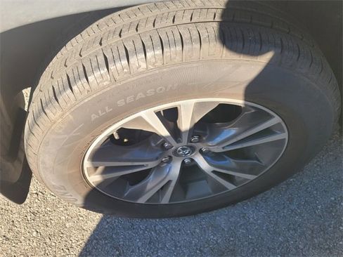 Used 2019 Toyota Highlander LE image 9