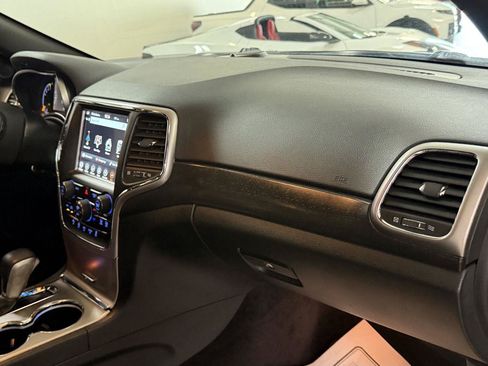 Used 2018 Jeep Grand Cherokee Altitude AWD/4WD image 22