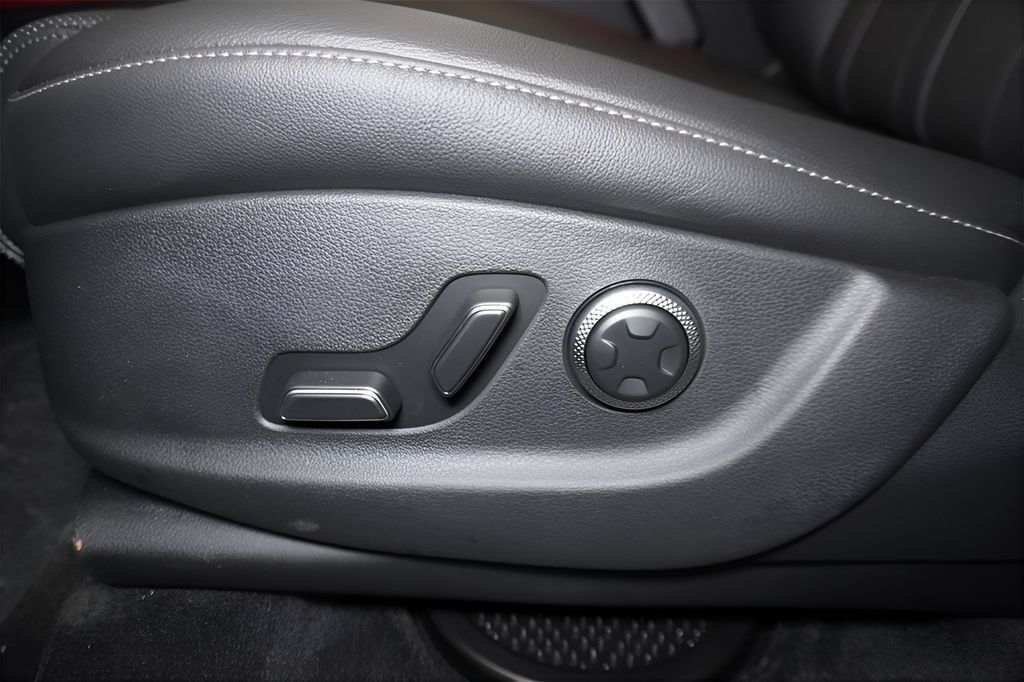 Certified 2025 Genesis GV80 2.5T Select AWD/4WD image 9