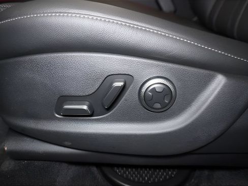 Certified 2025 Genesis GV80 2.5T Select AWD/4WD image 9