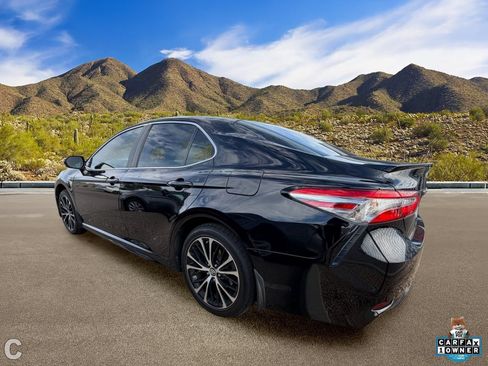 Used 2018 Toyota Camry SE w/ Moonroof Package FWD image 3