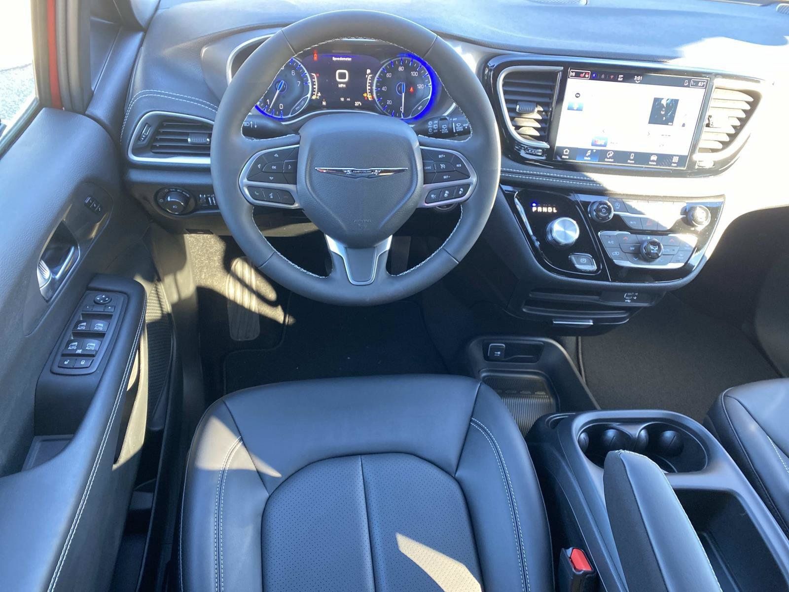 New 2026 Chrysler Pacifica Select FWD image 8