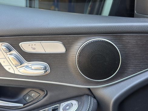 Used 2022 Mercedes-Benz GLC 300 4MATIC image 12