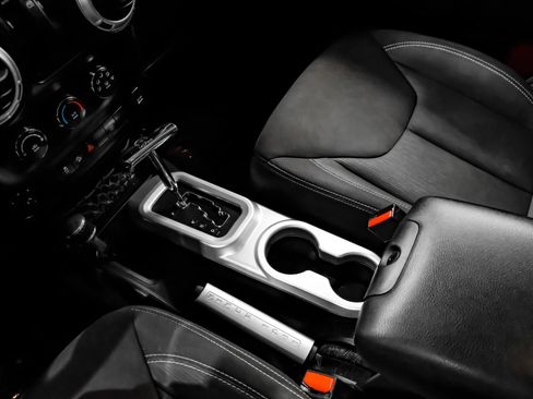 Used 2013 Jeep Wrangler Rubicon w/ Dual Top Group AWD/4WD image 21