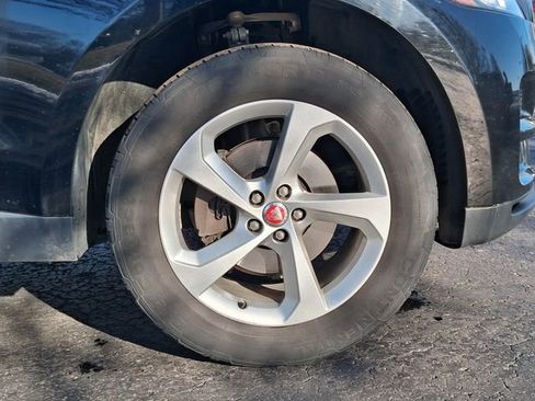 Used 2019 Jaguar F-PACE image 8