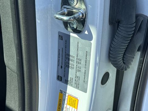 Used 2023 GMC Yukon XL SLT image 55