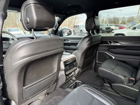 Certified 2024 Jeep Wagoneer Series III image 12