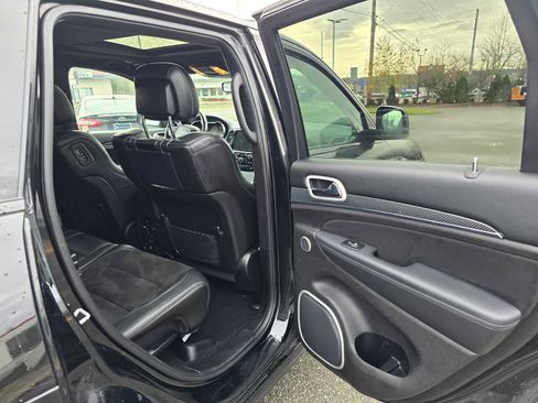 Used 2019 Jeep Grand Cherokee SRT image 12