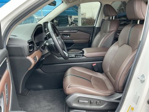 Used 2025 Honda Pilot Elite image 12