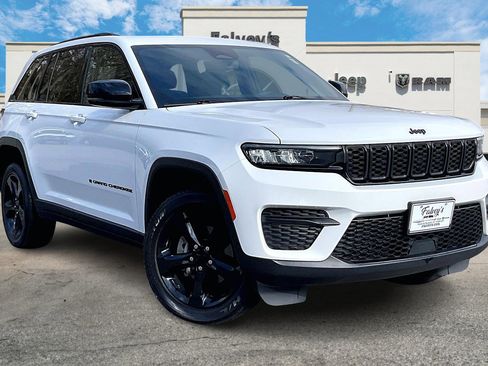 Certified 2023 Jeep Grand Cherokee Altitude image 11