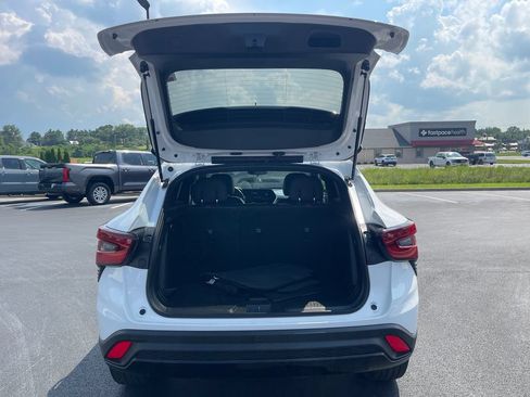 Used 2025 Chevrolet Trax RS w/ Sunroof Package FWD image 9