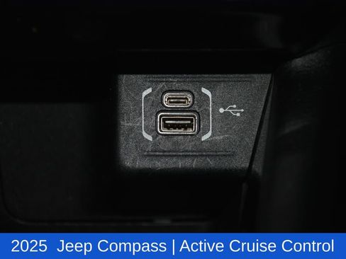 Used 2025 Jeep Compass Limited image 21