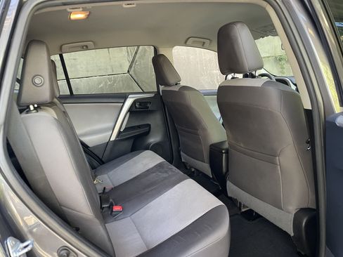 Used 2015 Toyota RAV4 LE AWD/4WD image 8