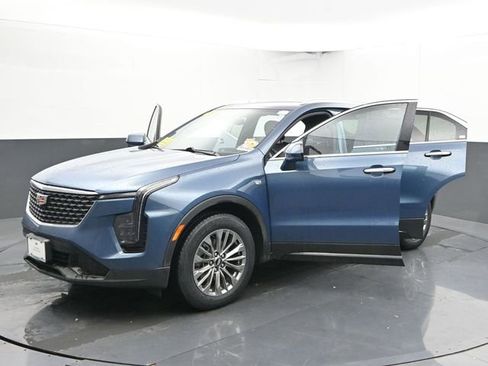 Used 2025 Cadillac XT4 Premium Luxury image 52