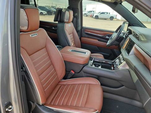 Used 2023 GMC Yukon XL Denali Ultimate AWD/4WD image 18