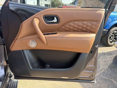 Used 2024 INFINITI QX80 Sensory AWD/4WD image 17