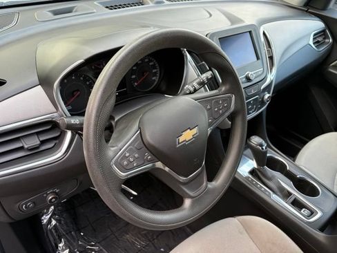 Used 2021 Chevrolet Equinox LS w/ LS Convenience Package FWD image 9