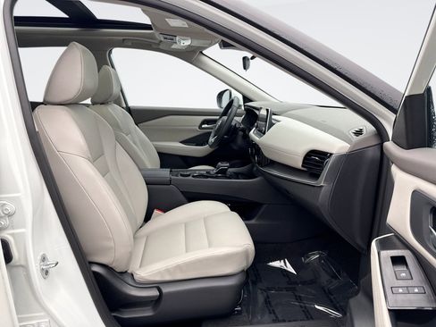 Used 2023 Nissan Rogue SV w/ SV Premium Package image 17