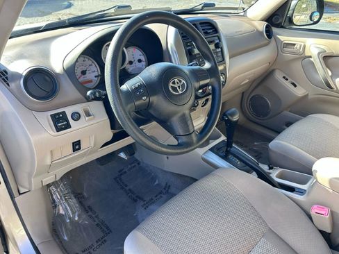 Used 2004 Toyota RAV4 4WD image 7