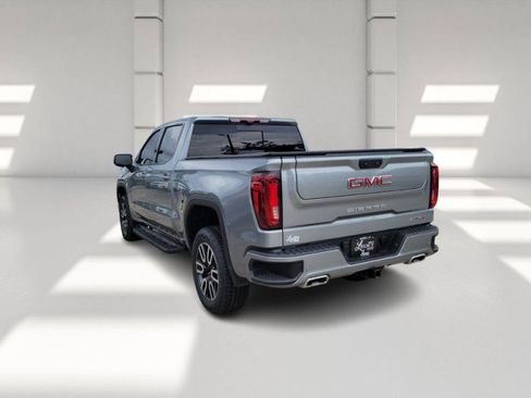 Used 2024 GMC Sierra 1500 AT4 w/ Technology Package AWD/4WD image 4