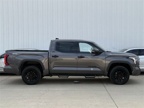 Used 2022 Toyota Tundra SR5 w/ SR5 Convenience Package image 4