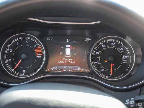 Used 2019 Jeep Cherokee Limited image 28