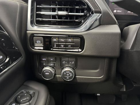 Used 2025 GMC Yukon Elevation w/ LPO, Floor Liner Package AWD/4WD image 19