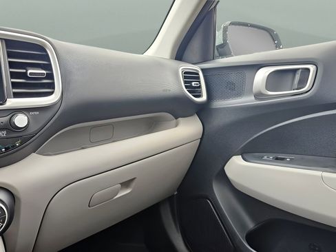 Used 2026 Hyundai Venue SEL image 21