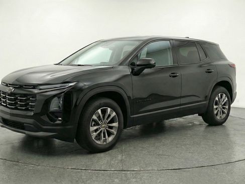 Used 2025 Chevrolet Equinox LT FWD image 3
