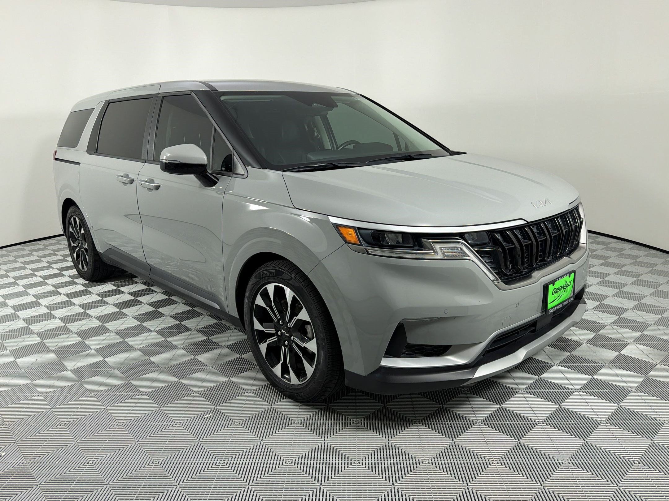 Used 2023 Kia Carnival EX FWD image 7