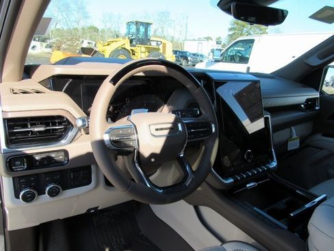 New 2026 GMC Yukon XL Denali w/ Denali Reserve Package image 14