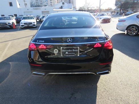 Used 2025 Mercedes-Benz E 350 4MATIC Sedan image 3