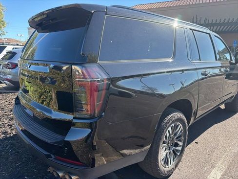 Used 2025 Chevrolet Suburban Z71 image 11