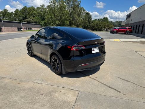Used 2023 Tesla Model Y Long Range AWD/4WD image 3