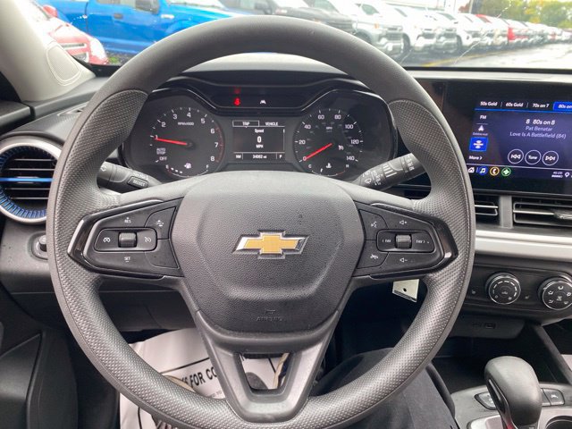 Used 2024 Chevrolet Trax LS w/ LS Convenience Package FWD image 5