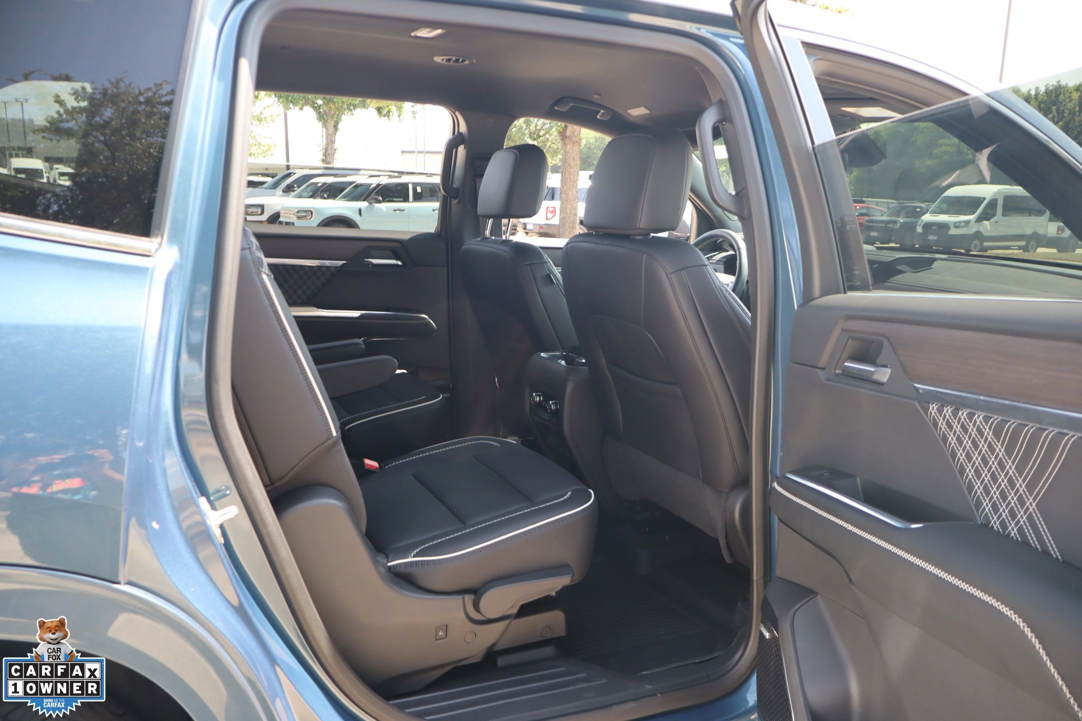 Used 2025 GMC Acadia Denali w/ LPO, Floor Liner Package FWD image 31