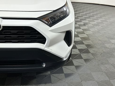 Used 2022 Toyota RAV4 LE AWD/4WD image 9