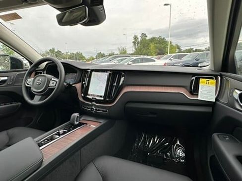 Certified 2024 Volvo XC60 T8 Plus w/ Protection Package Premier image 10