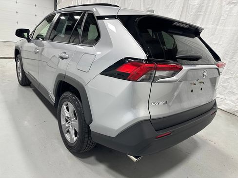 Used 2025 Toyota RAV4 XLE AWD/4WD image 5