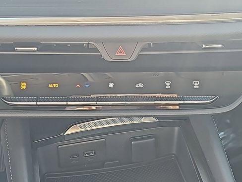 Certified 2025 Buick Envision Preferred AWD/4WD image 24