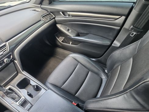 Used 2018 Honda Accord Sport image 19