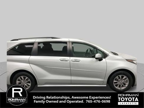 Used 2021 Toyota Sienna XLE AWD/4WD image 8