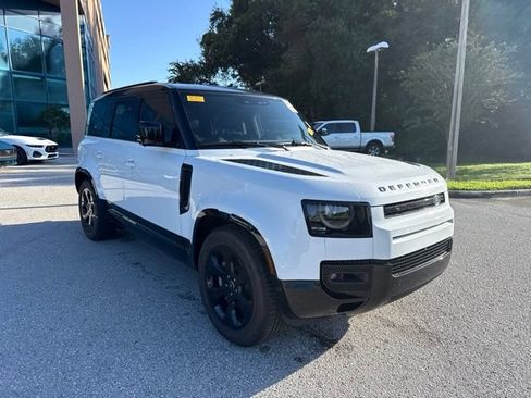 Used 2024 Land Rover Defender 110 X-Dynamic SE AWD/4WD image 10