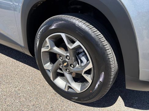 Used 2025 Chevrolet Trax LT FWD image 25