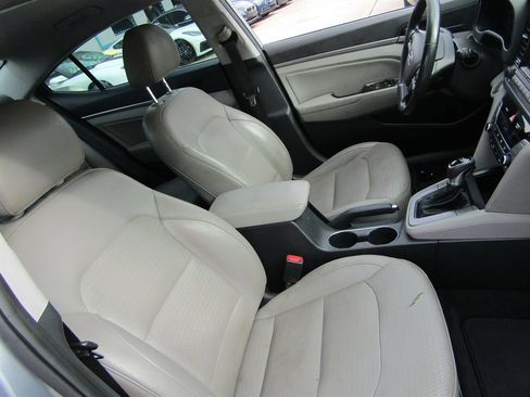 Used 2017 Hyundai Elantra Limited image 5