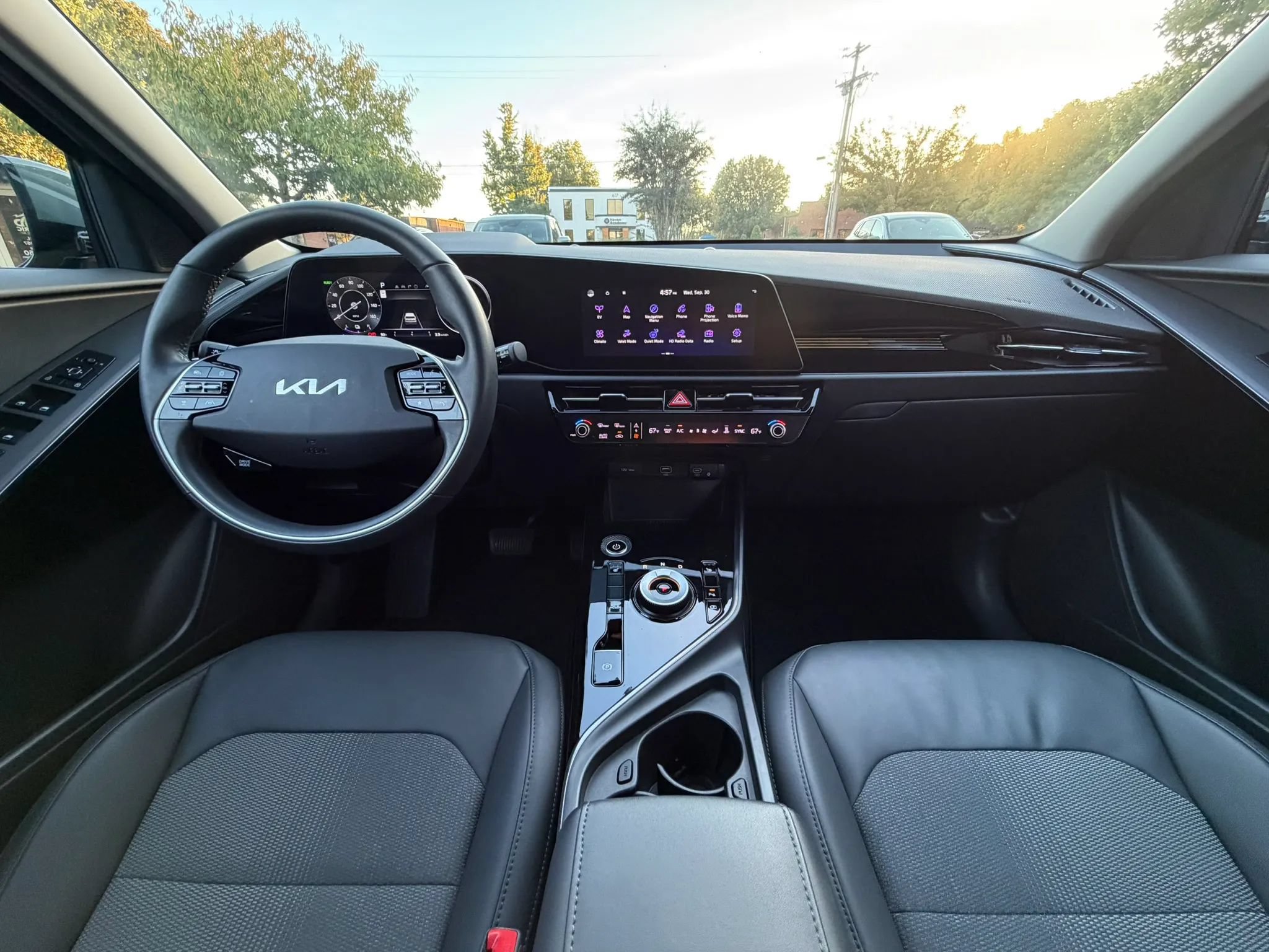 Used 2023 Kia Niro Wind FWD image 2