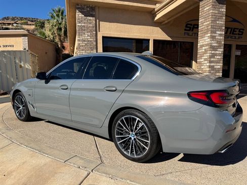 Used 2022 BMW 530e xDrive 530e xDrive w/ Premium Package image 31