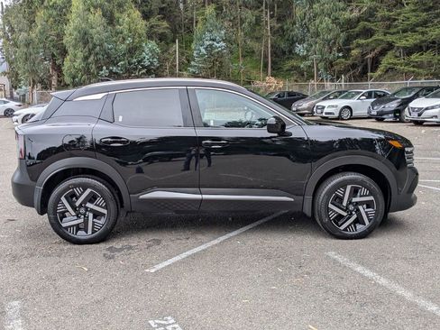 New 2026 Nissan Kicks SV FWD image 4