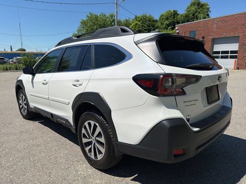 Used 2025 Subaru Outback Premium AWD/4WD image 4
