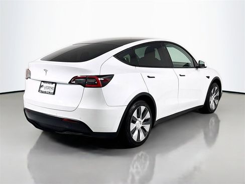 Used 2021 Tesla Model Y Standard Range image 7